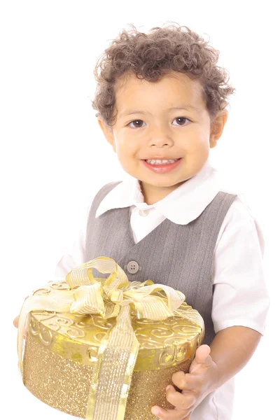 Bild på en glad liten pojke som bär en gåva — Stockfoto
