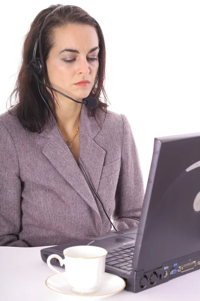Mujer trabajando en el ordenador portátil — Foto de Stock