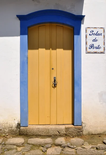 Drzwi w paraty — Zdjęcie stockowe