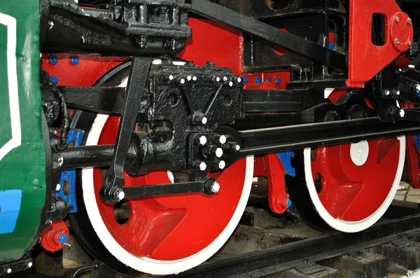 Aandrijfmechanisme en rode trein wielen — Stockfoto