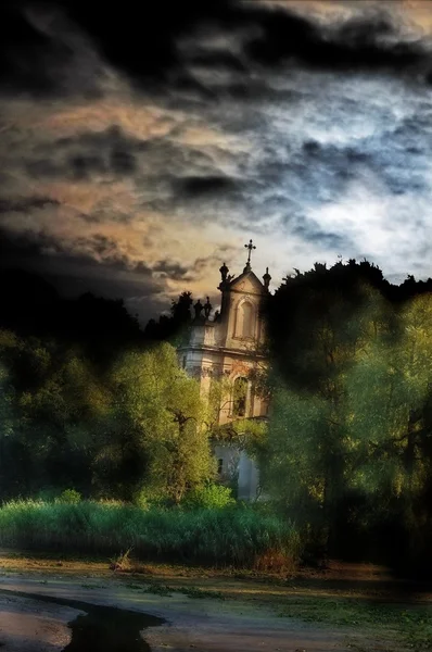ซากโบสถ์ที่ถูกทิ้งร้าง — ภาพถ่ายสต็อก