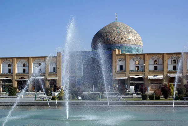 Fontein en moskee — Stockfoto