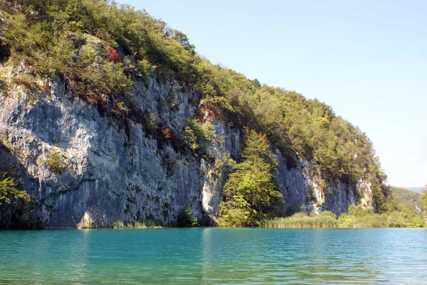 Rock ve göl — Stok fotoğraf