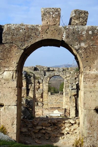 Gateand old ruins — Stock Photo, Image