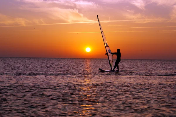 Kitesurfing och solnedgång — Stockfoto