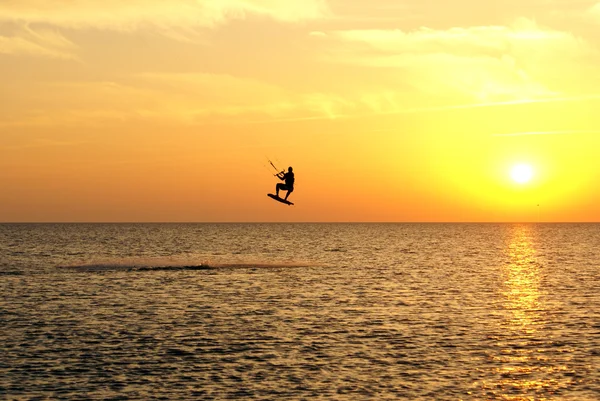 Kitesurf et coucher de soleil — Photo