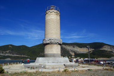 kayanın üzerinde ışık evi