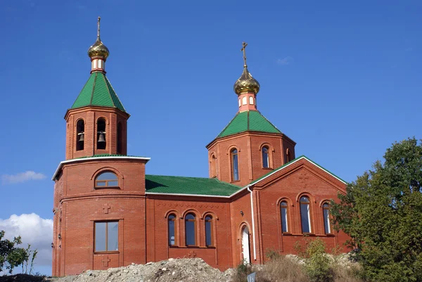 Kościół z czerwonej cegły — Zdjęcie stockowe