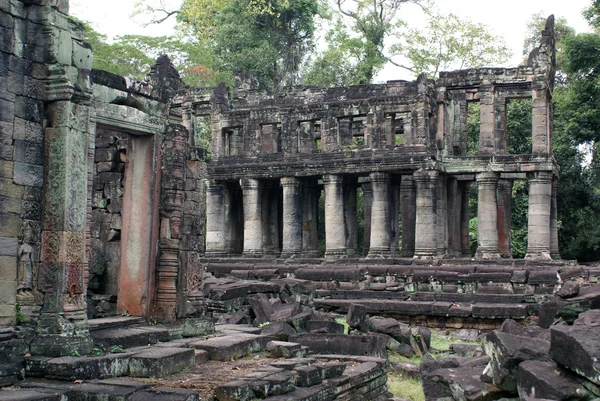 Templo com colunas — Fotografia de Stock