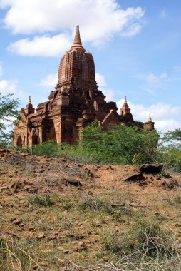 Stupa, hill ve bulut