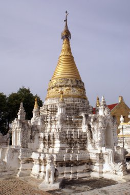 Manastırda stupa