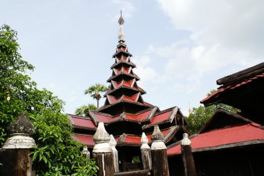 Kırmızı pagoda