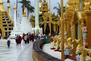 en gouden stoepave altın stupa