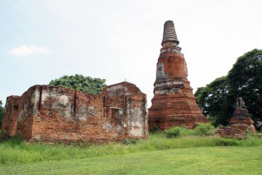 tuğla stupa ve kalıntılar