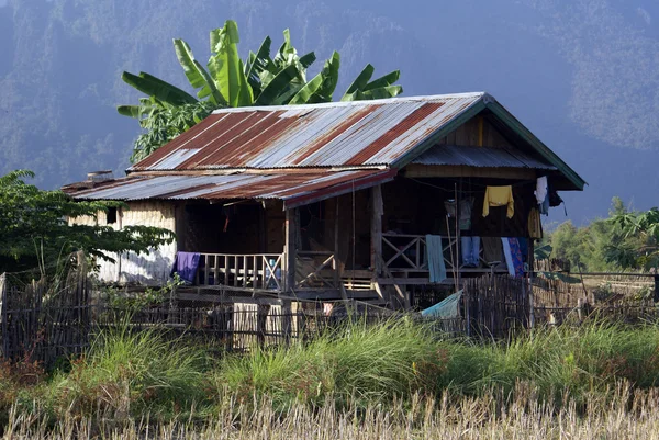 Дом в деревне, Северный Лаос — стоковое фото