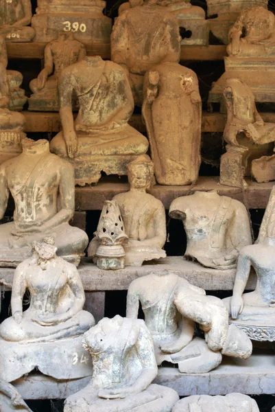 Many buddhas — Stock Photo, Image