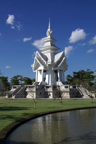 Pagoda és tó — Stock Fotó
