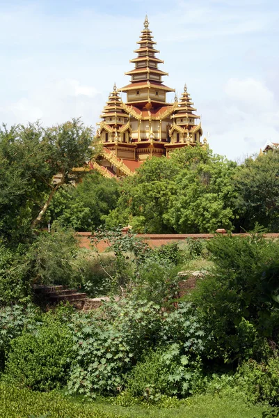 Pared y pagoda —  Fotos de Stock