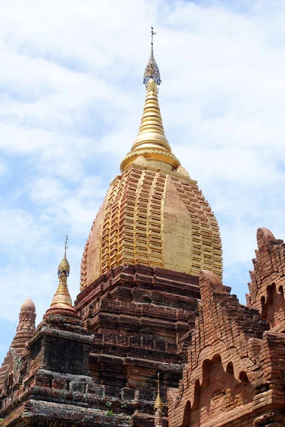 Golden spire in Bagan — Stock Photo, Image