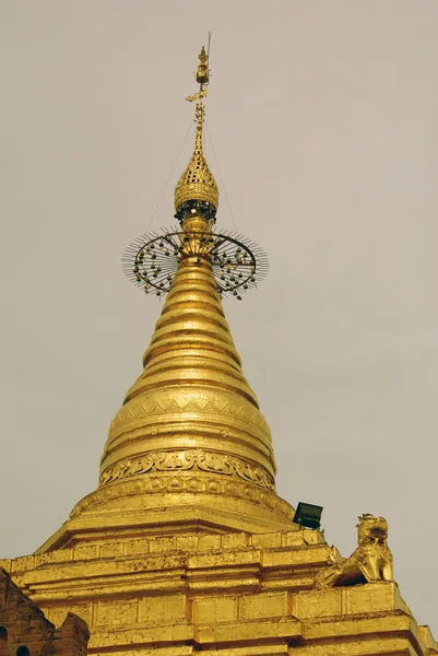 Golden spire — Stock Photo, Image