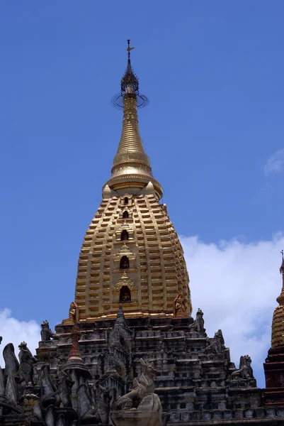 Spire af Ananda tempel i Bagan - Stock-foto