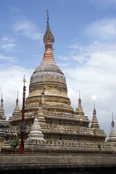 白の仏教の仏舎利塔 — ストック写真