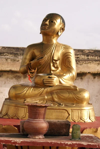 Gouden Boeddha in inwa — Stockfoto