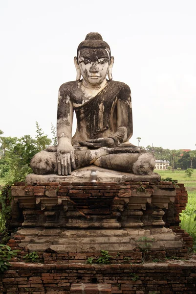 Siedzący Budda w inwa — Zdjęcie stockowe