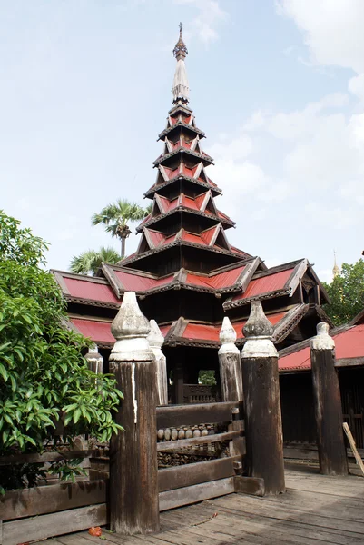 Red pagoda — Stock Photo, Image