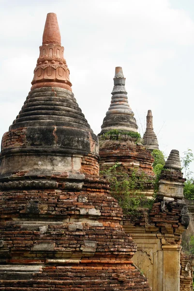 Tegel stupas — Stockfoto