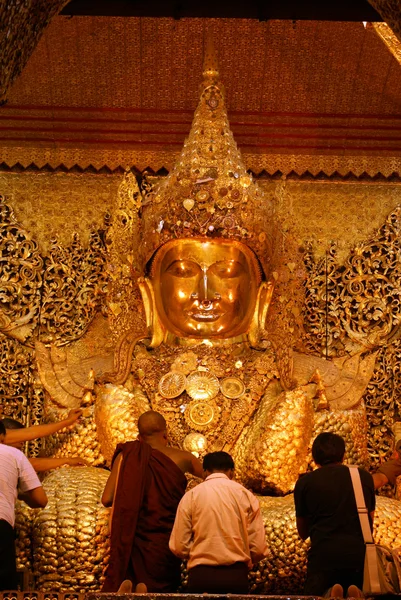 Mahamuni buddha — Fotografia de Stock