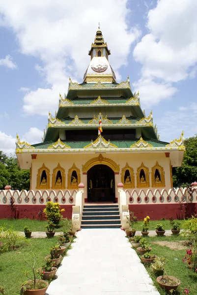 Voetpad aan de pagode — Stockfoto