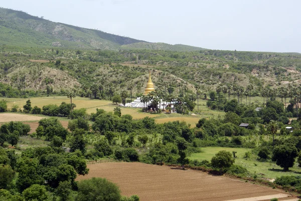 Monte e stupa — Foto Stock