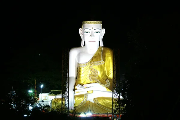 Buddha at night — Stock Photo, Image
