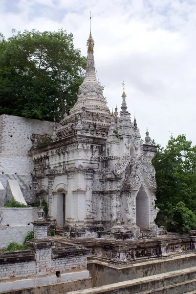Piccolo stupa bianco — Foto Stock