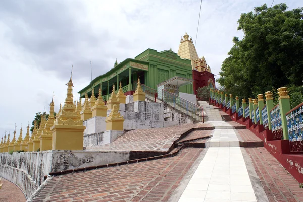 Stupas dorés — Photo
