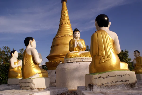Buda e monges — Fotografia de Stock