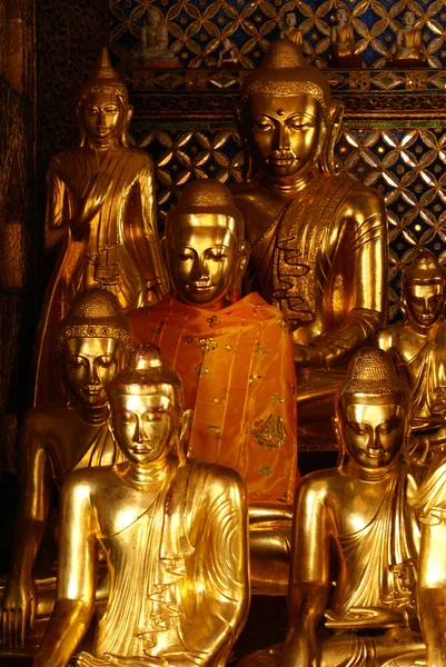 Goldene Buddhas — Stockfoto