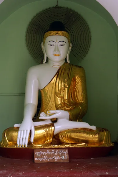 Будду і АРК — стокове фото