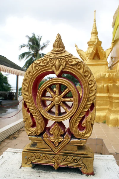 Złoty stupa, ko samui — Zdjęcie stockowe