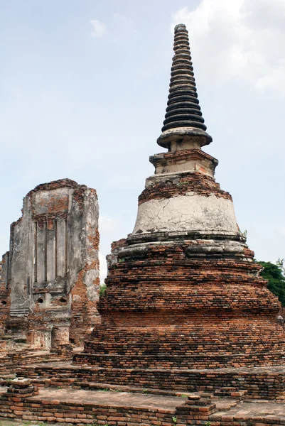 Stupa oraz ruiny — Zdjęcie stockowe