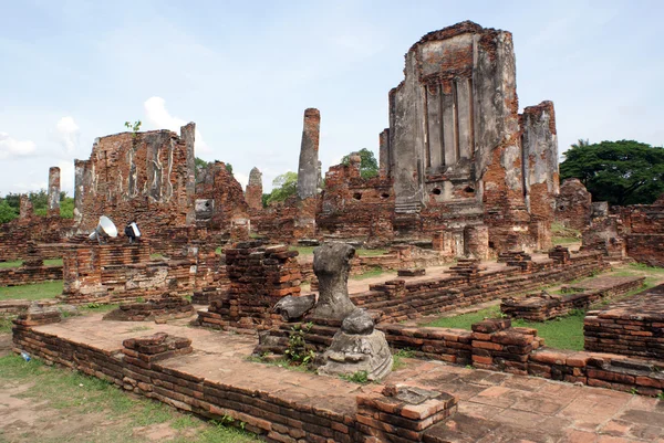 Ruins and sittung Buddha — Stock Photo, Image