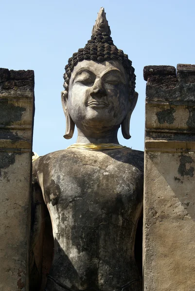 Stehender Buddha — Stockfoto