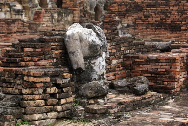 Buddha and brick — Stock Photo, Image