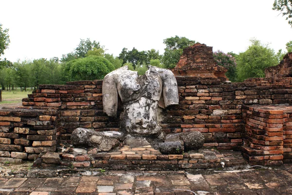 Buddha e muro di mattoni — Foto Stock