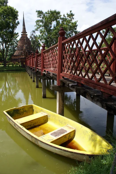 Stupa, ponte, barco — Fotografia de Stock