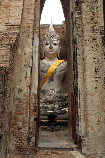 Wysoki Budda — Zdjęcie stockowe