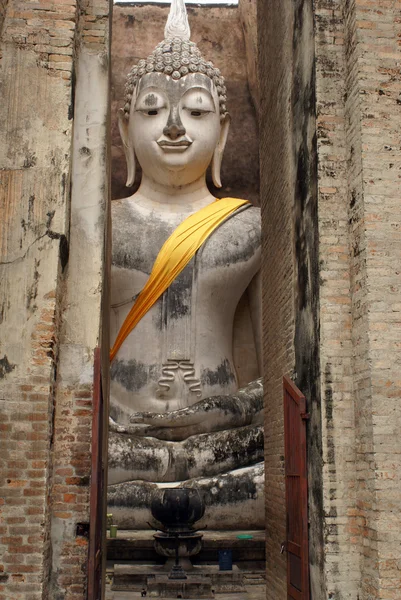 큰 부처님을 앉아 — 스톡 사진