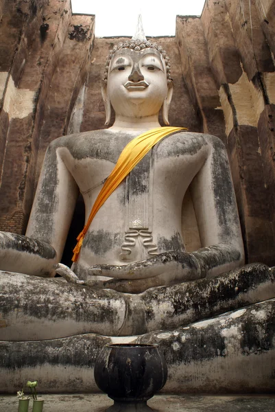 Nagy ülő buddha, wat si chum, Thaiföld — Stock Fotó