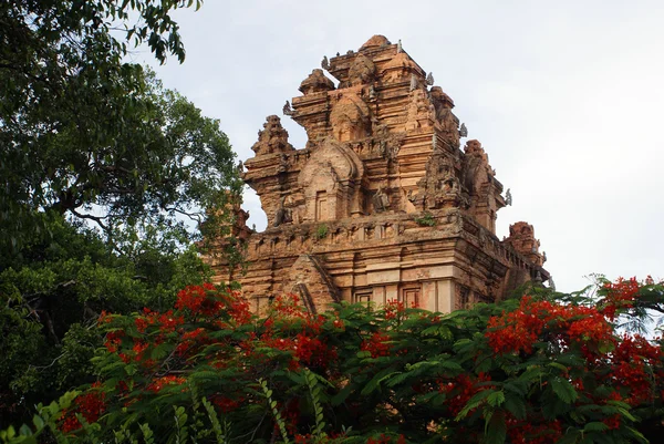 Cham вежі в місті Nha Trang — стокове фото